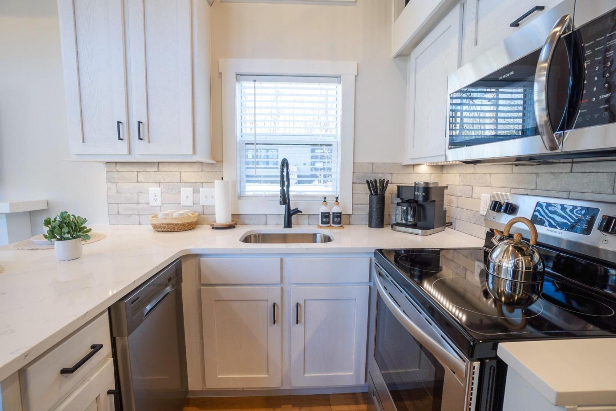 Modern - Gated Community - Woodland Views - Maple