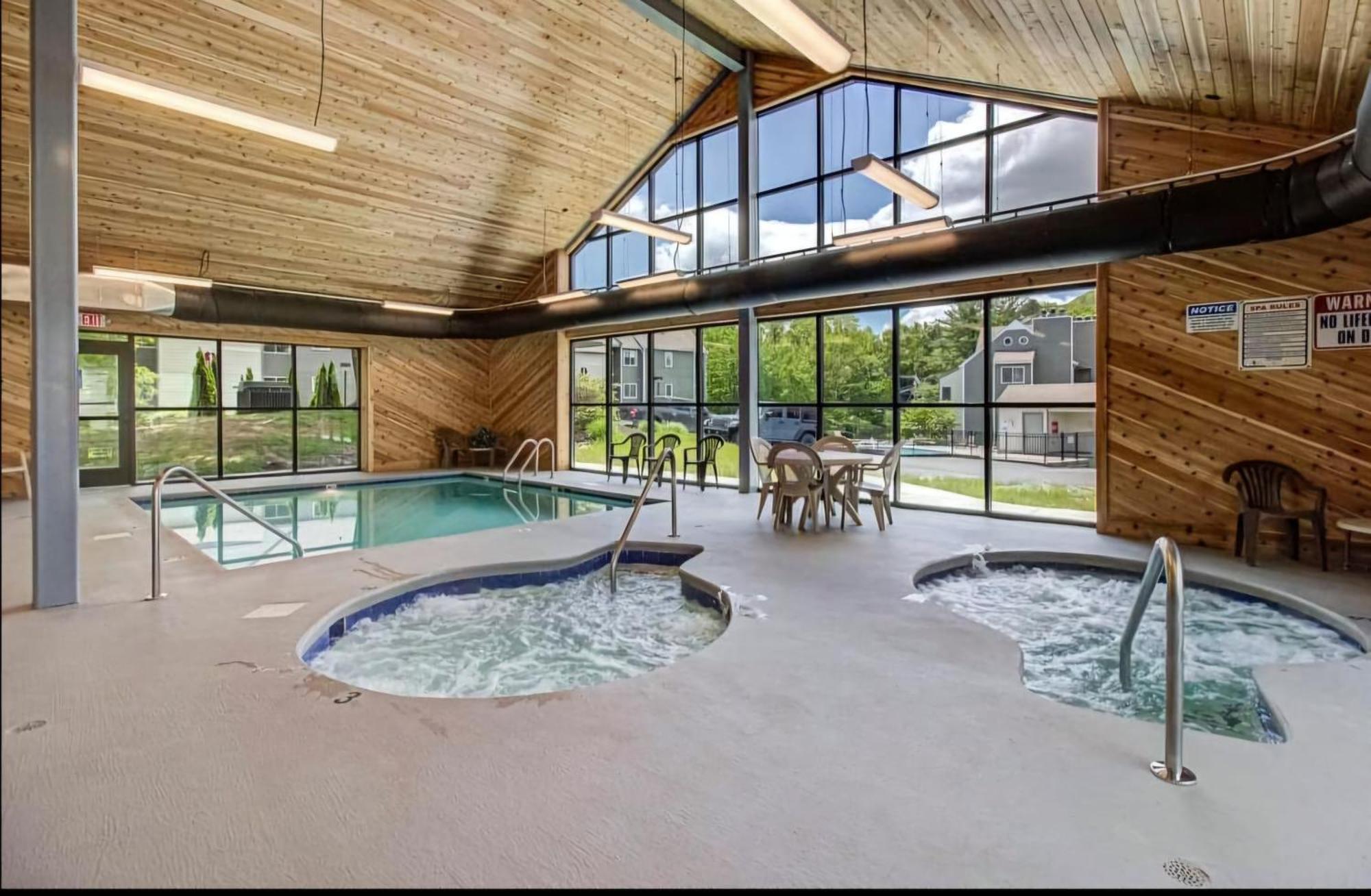 New- Lovely 2-bdr2bath With Indoor Pool Hot Tub Wi-fi, Great Location Holiday home