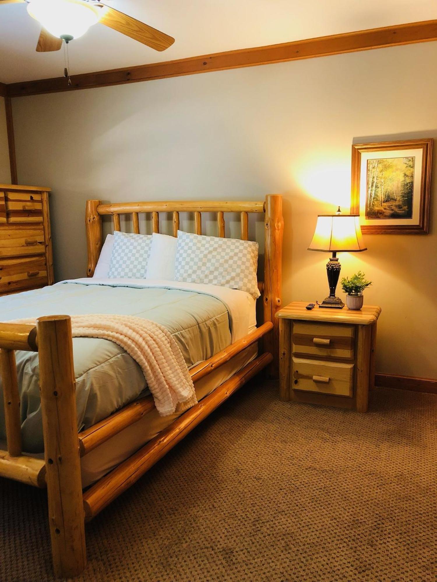 Newly Remodeled, Pool Table, Pool, Gym, Hiking! Gatlinburg