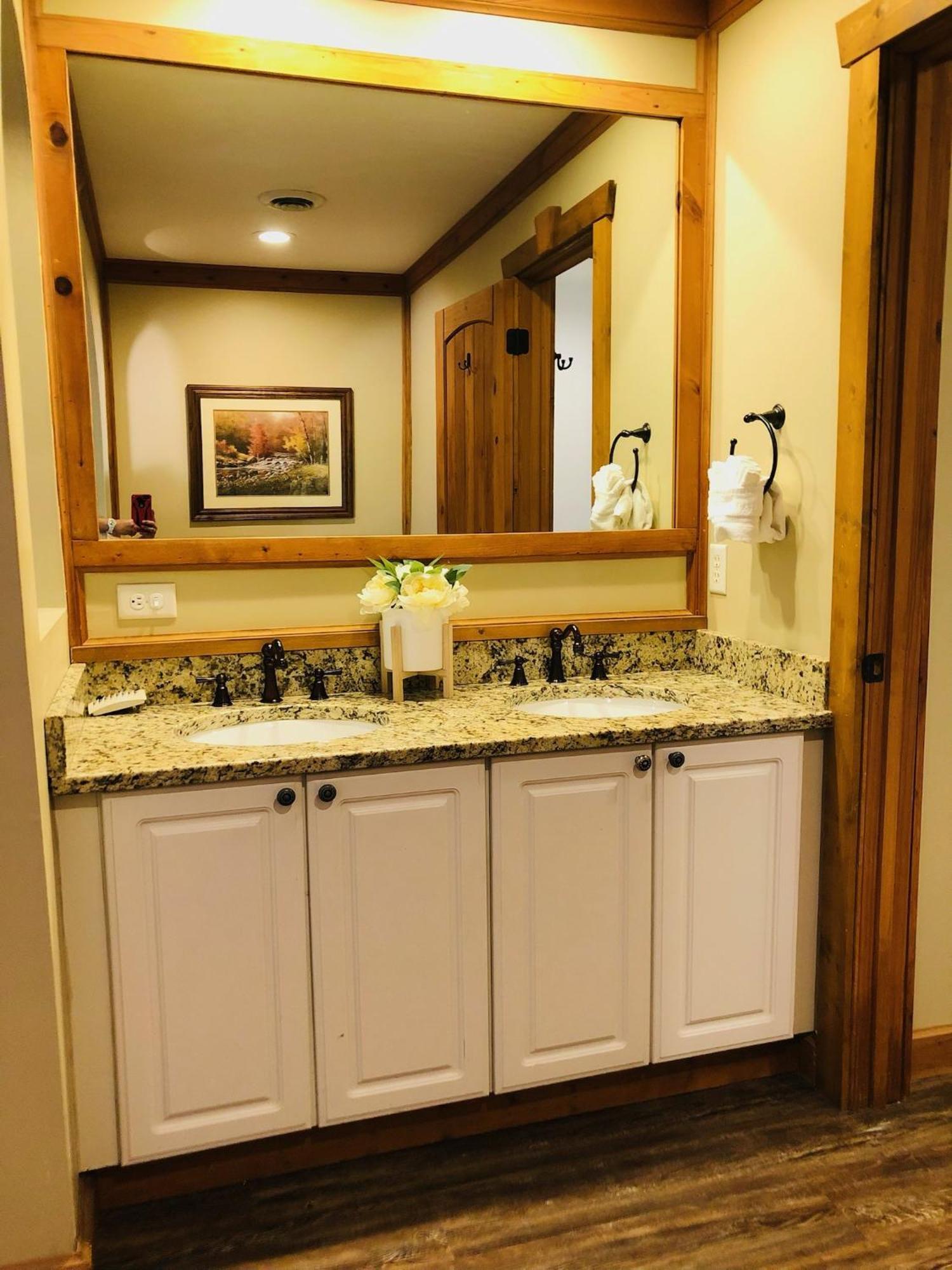 Newly Remodeled, Pool Table, Pool, Gym, Hiking! Gatlinburg