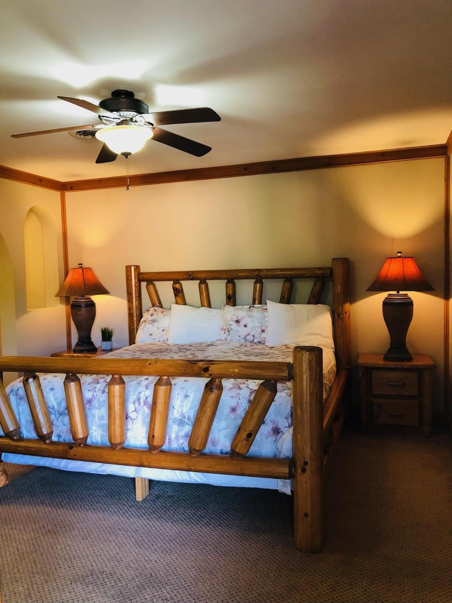 Holiday home Newly Remodeled, Pool Table, Pool, Gym, Hiking! *