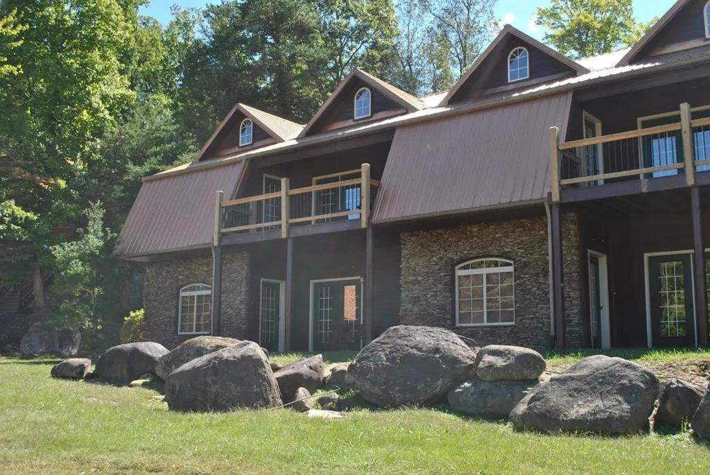 Newly Remodeled, Pool Table, Pool, Gym, Hiking! *