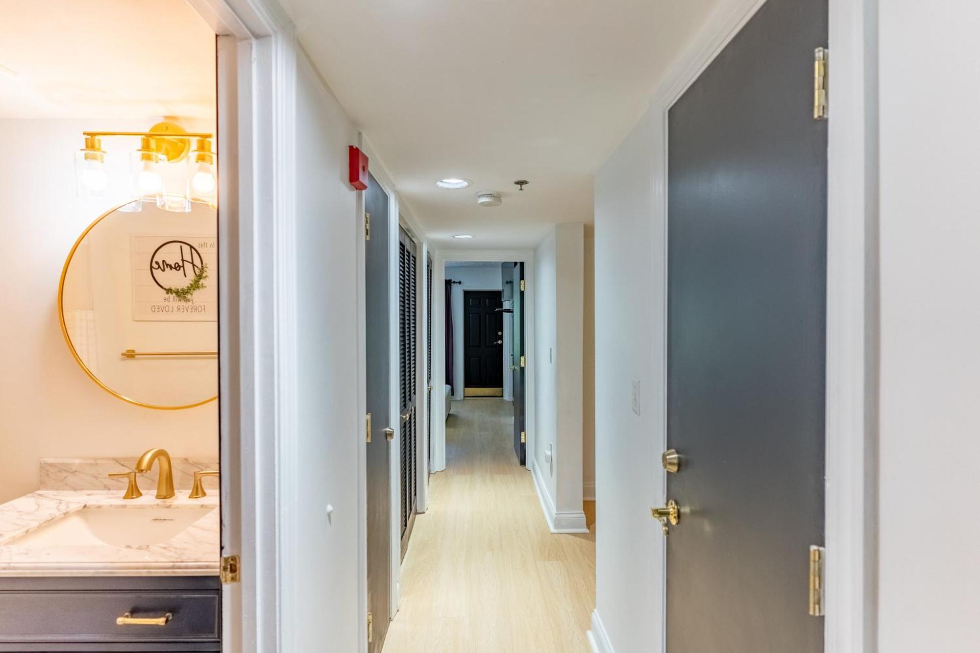 Luxurious Condo, Pool, Fireplace, Hiking Holiday home