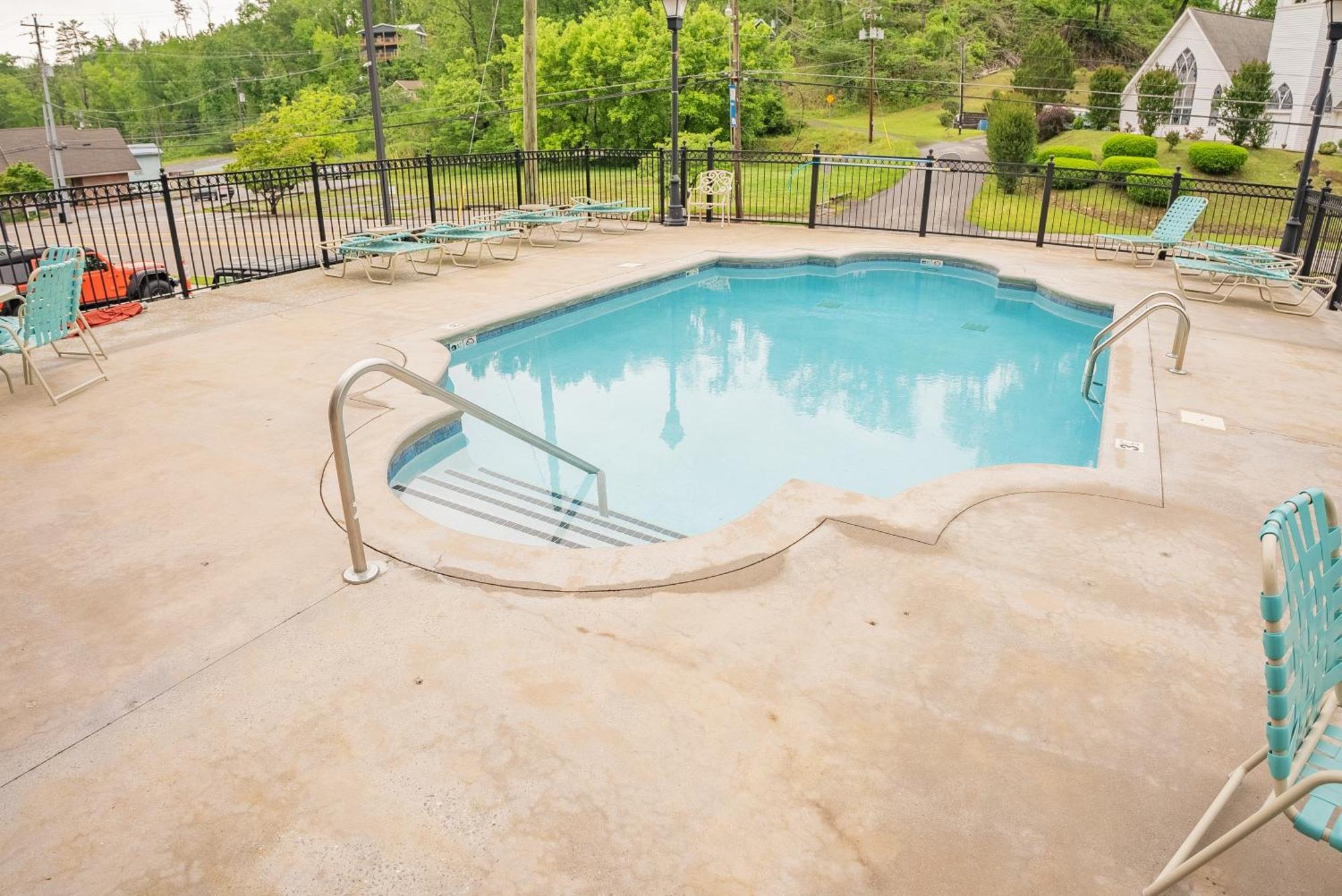 Luxurious Condo, Pool, Fireplace, Hiking Holiday home *