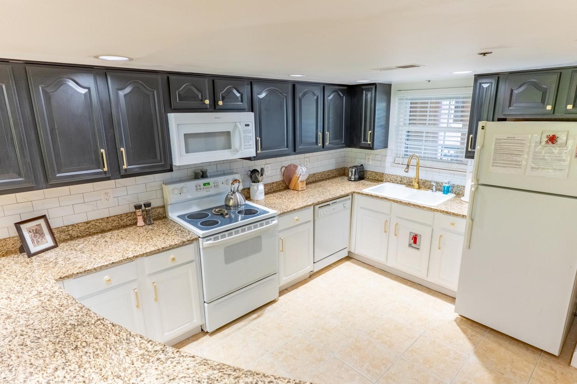 Luxurious Condo, Pool, Fireplace, Hiking Holiday home *