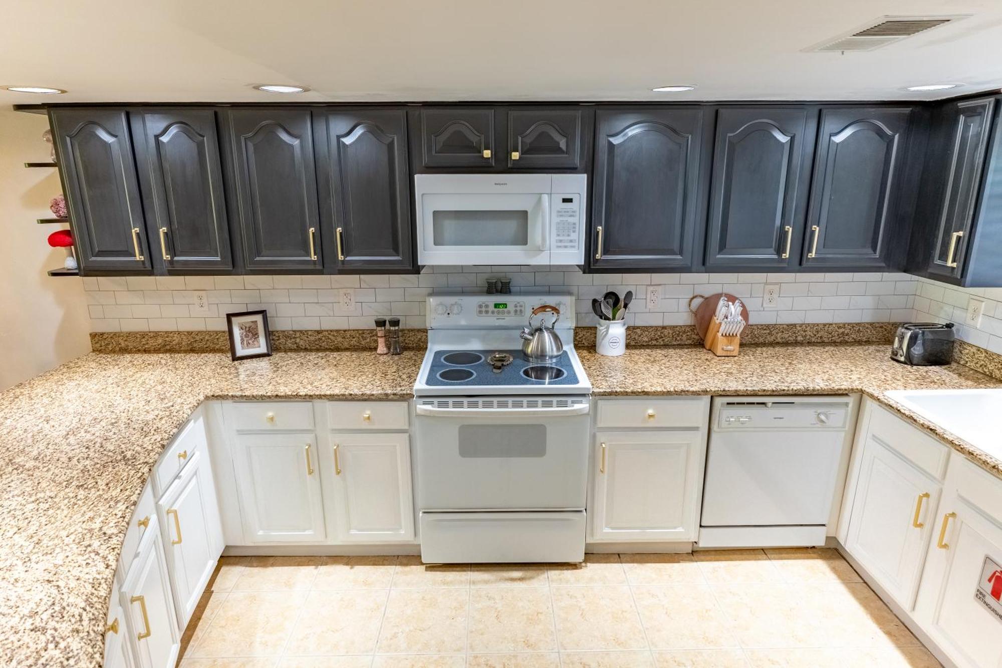 Luxurious Condo, Pool, Fireplace, Hiking Gatlinburg