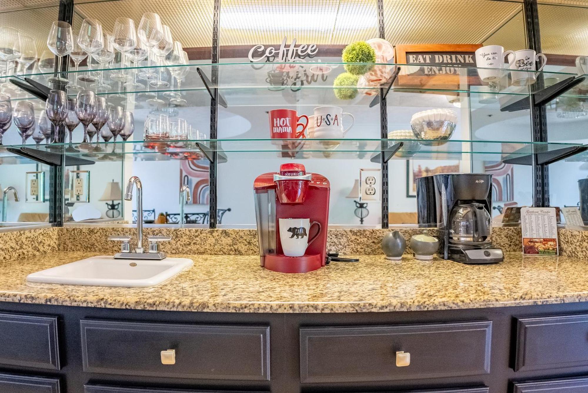 Luxurious Condo, Pool, Fireplace, Hiking Holiday home Gatlinburg