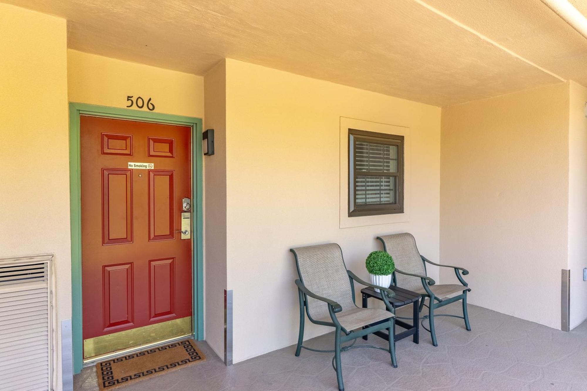 Luxurious Condo, Pool, Fireplace, Hiking Holiday home *
