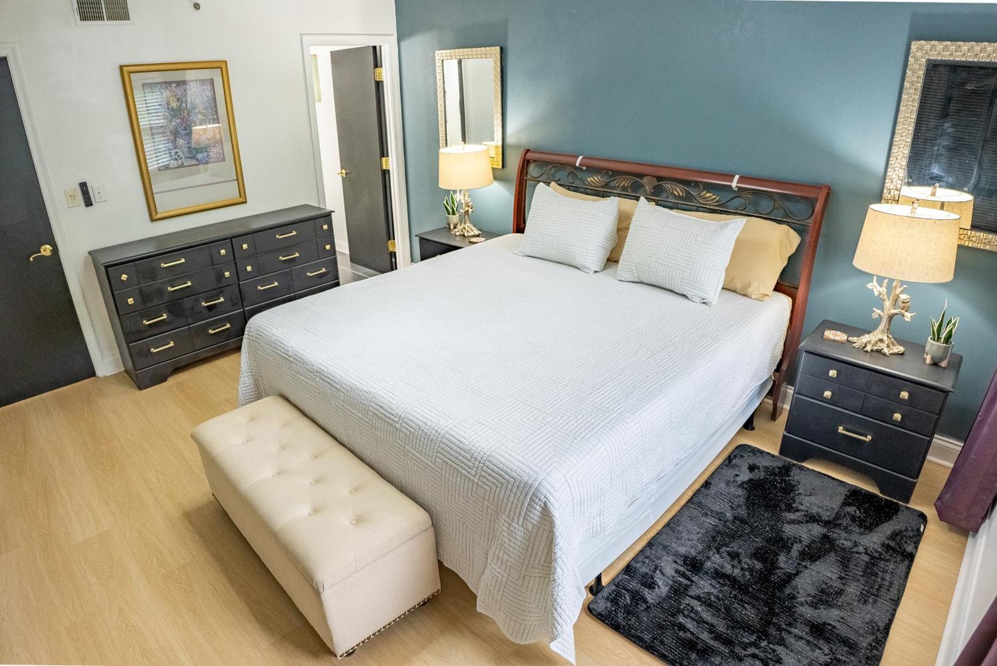 Luxurious Condo, Pool, Fireplace, Hiking Gatlinburg