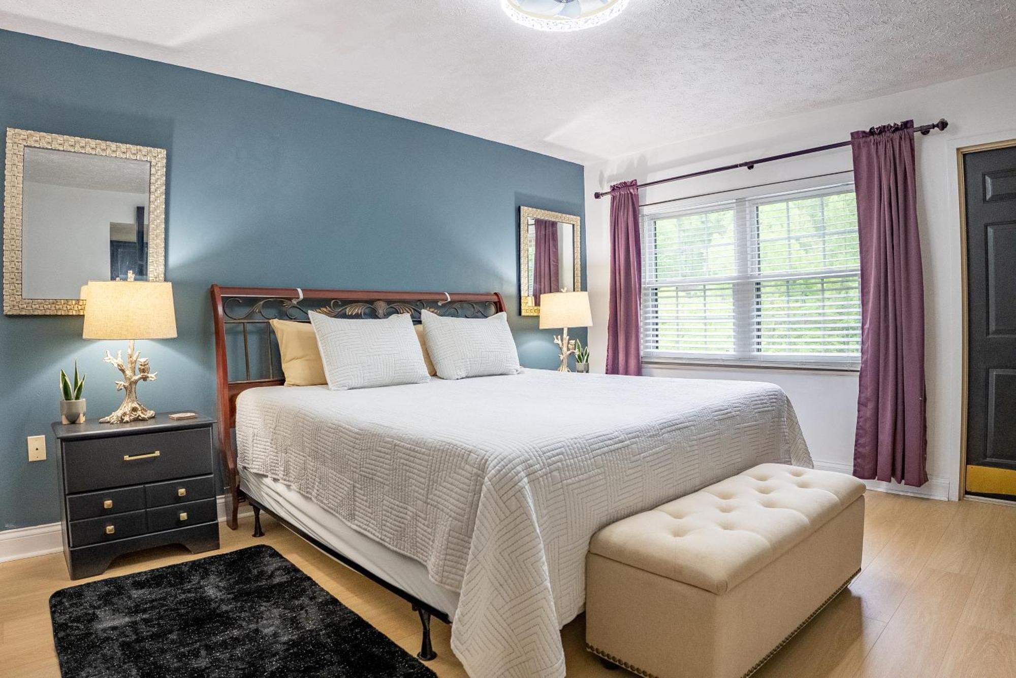 Luxurious Condo, Pool, Fireplace, Hiking