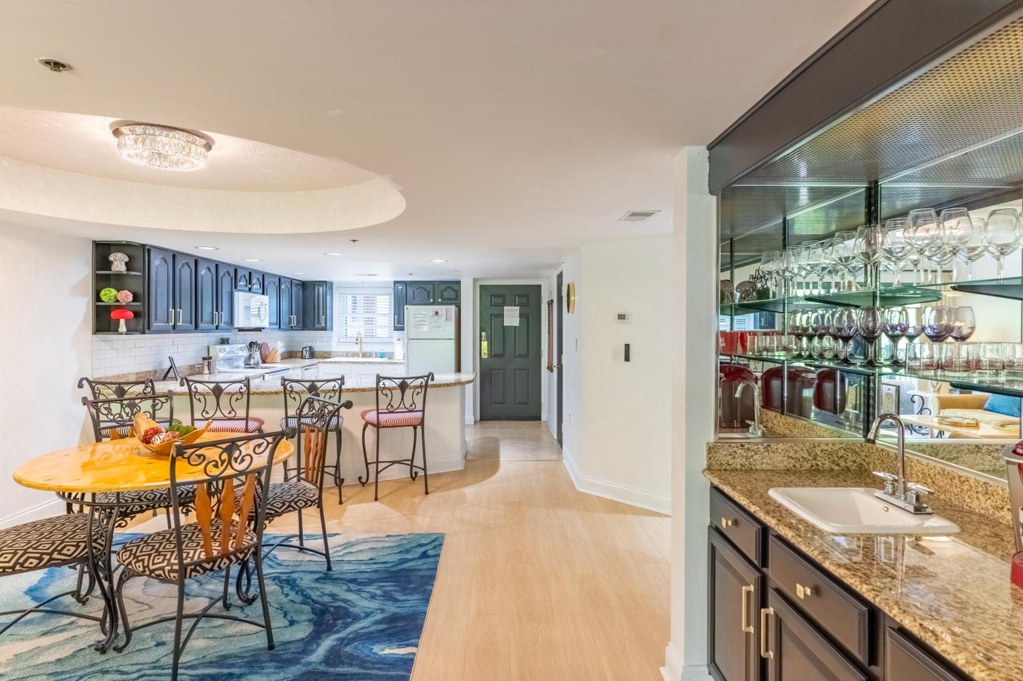 Luxurious Condo, Pool, Fireplace, Hiking Holiday home Gatlinburg