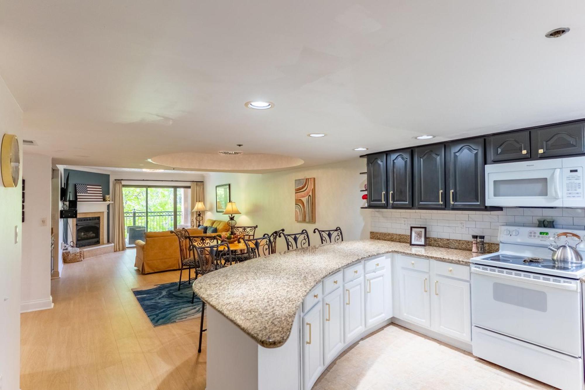 Luxurious Condo, Pool, Fireplace, Hiking Holiday home Gatlinburg