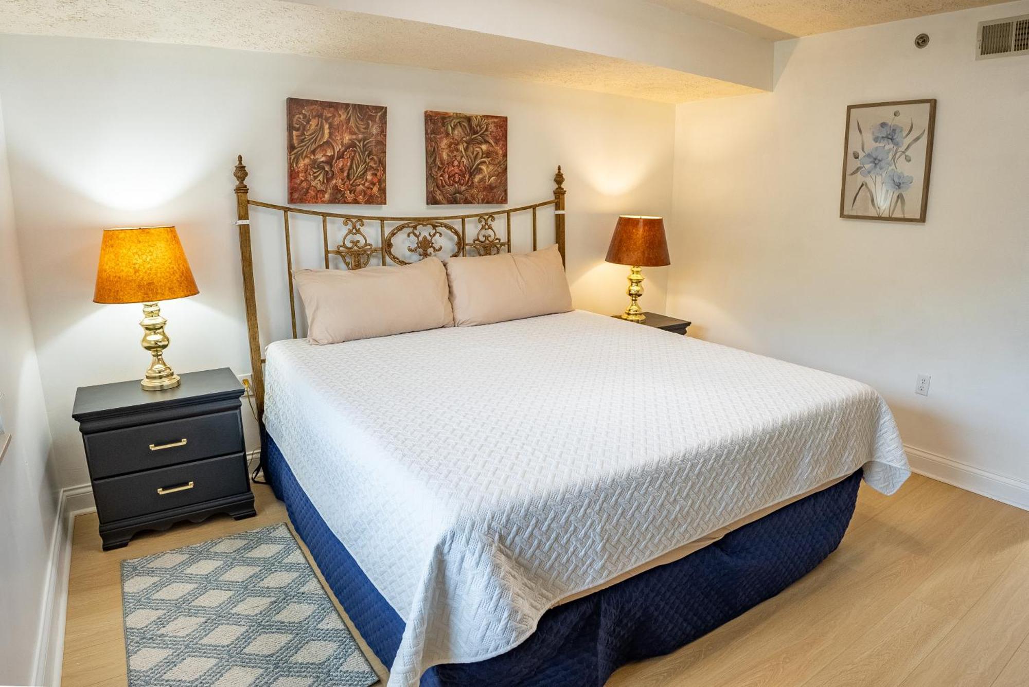 Luxurious Condo, Pool, Fireplace, Hiking Holiday home *