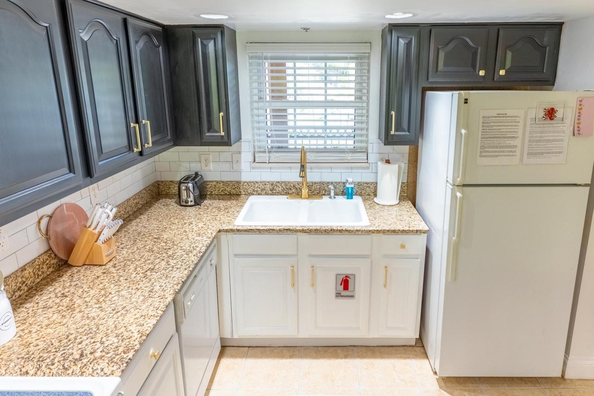 Luxurious Condo, Pool, Fireplace, Hiking