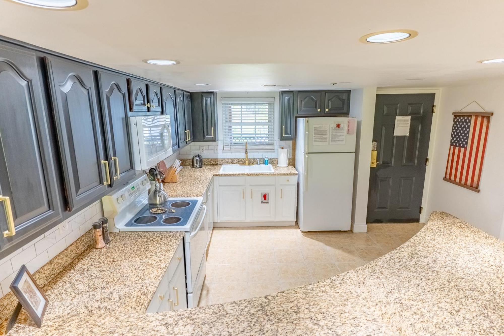 Luxurious Condo, Pool, Fireplace, Hiking Gatlinburg