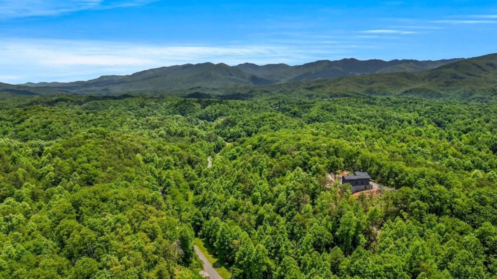 5 In Gburg Sleeps 16 Firepit & Games *
