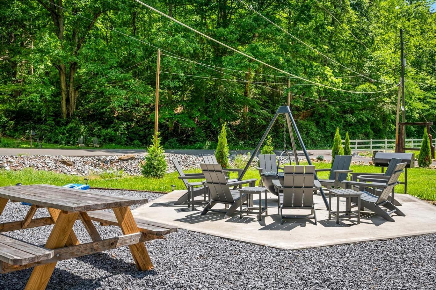 5 In Gburg Sleeps 16 Firepit & Games Holiday home
