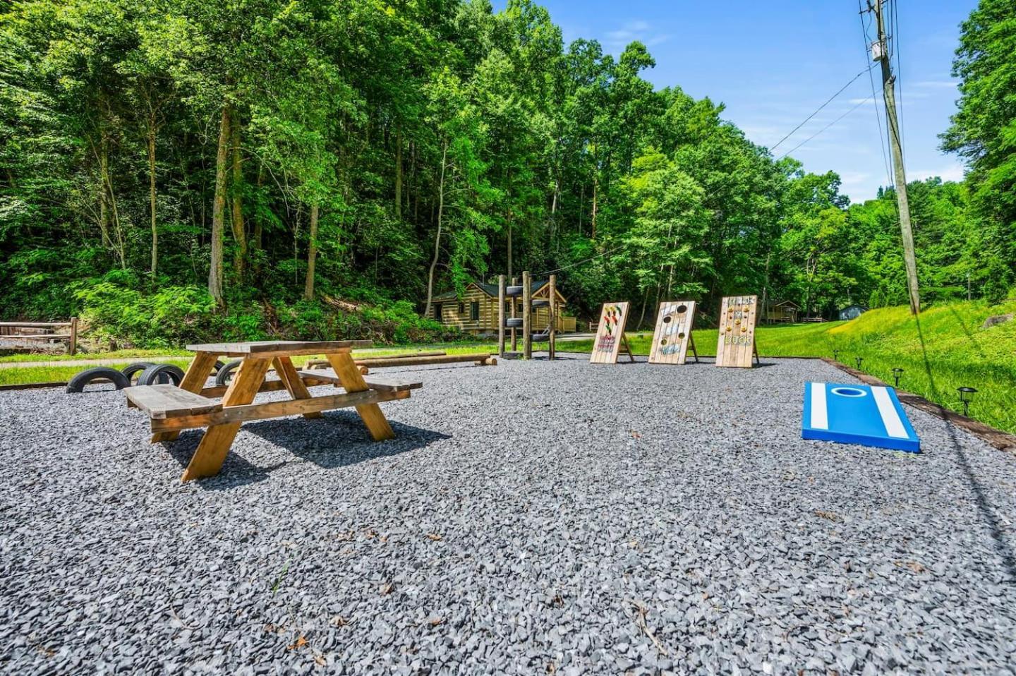 Holiday home 5 In Gburg Sleeps 16 Firepit & Games