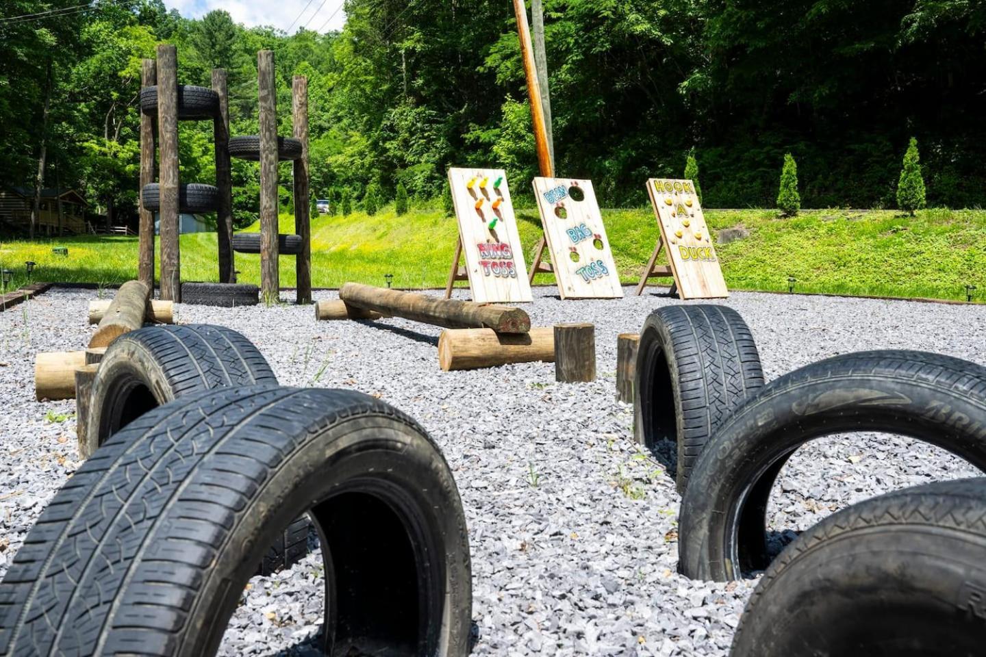5 In Gburg Sleeps 16 Firepit & Games