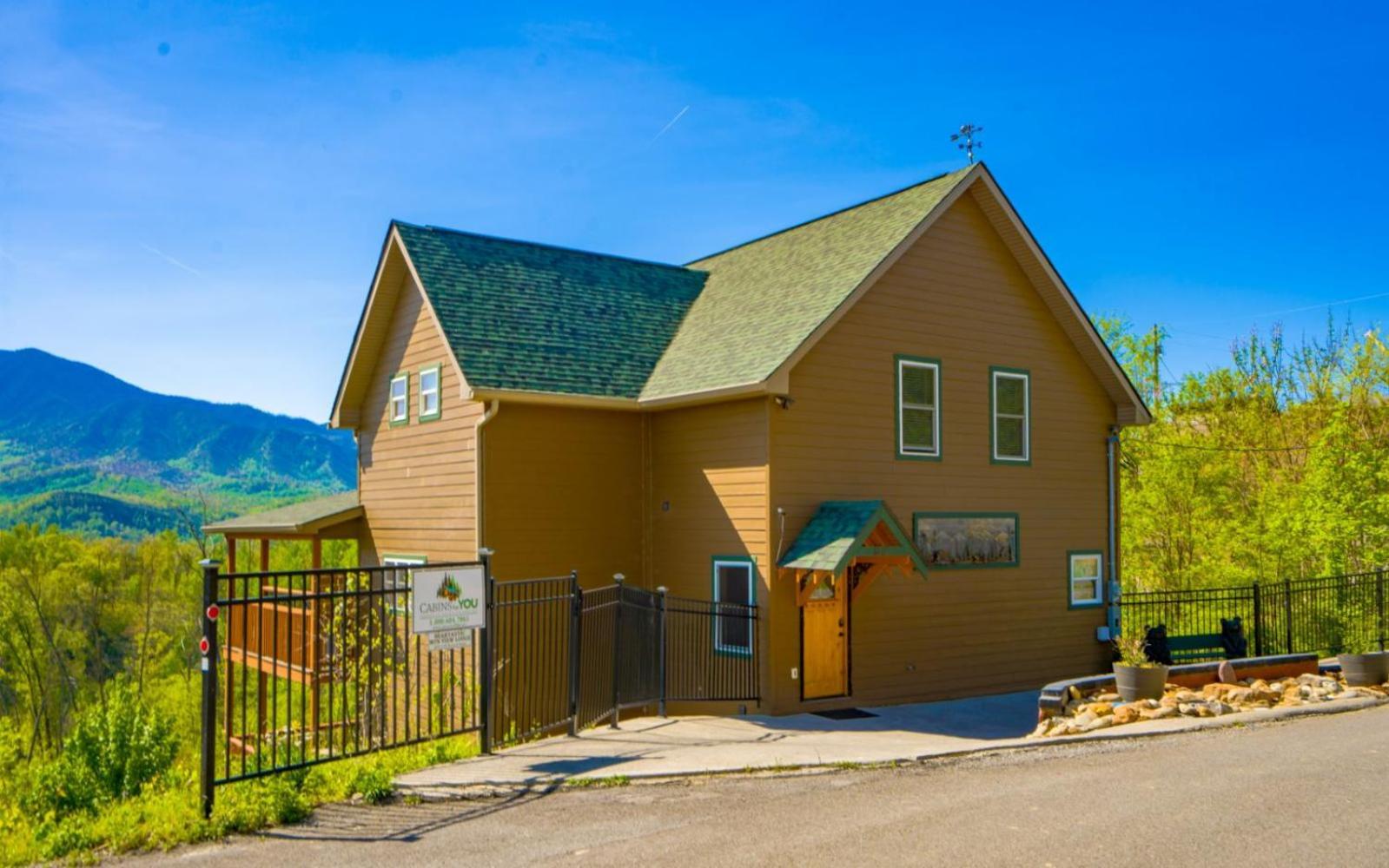 Beartastic Mountain View Villa