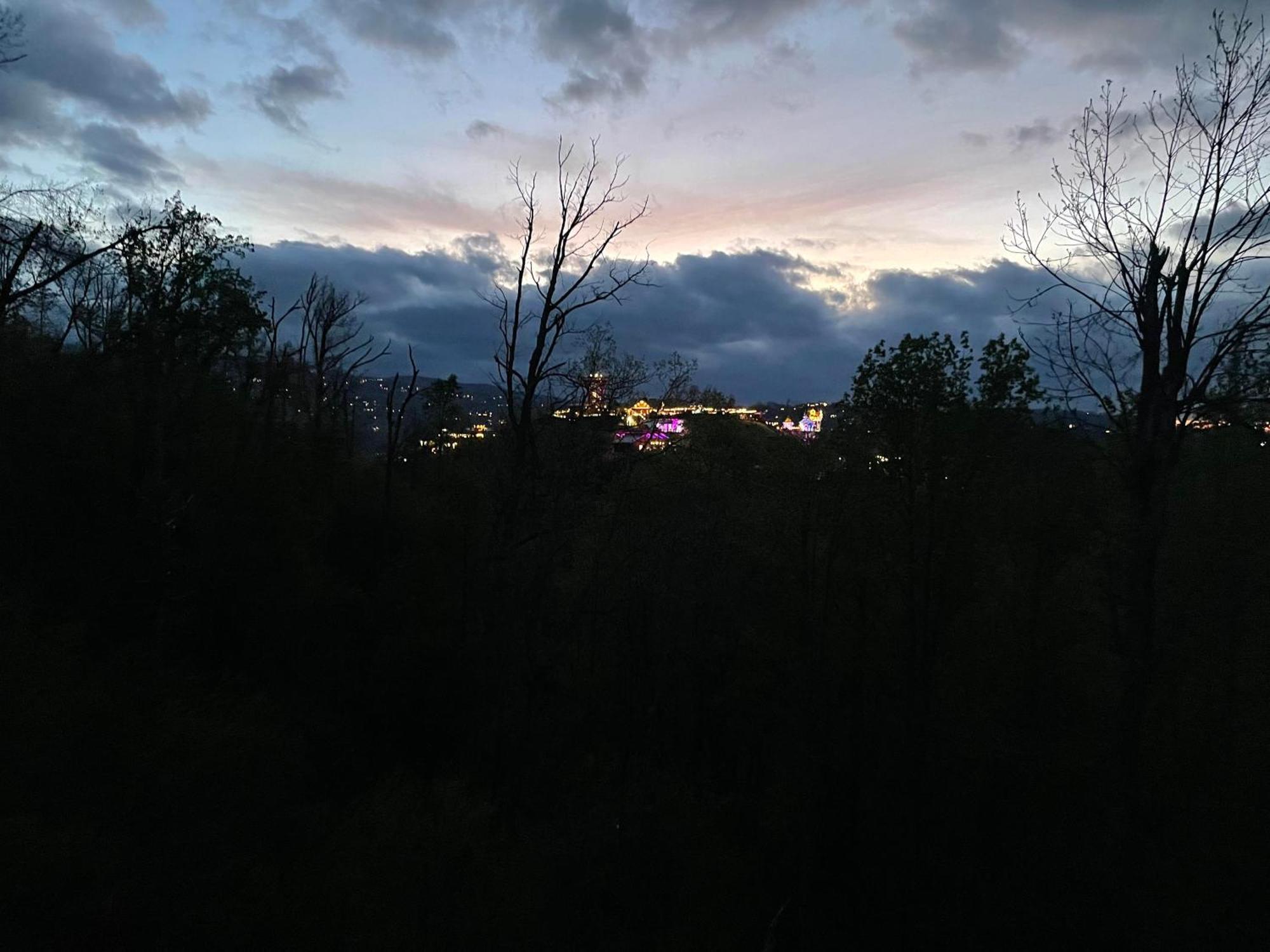 Smoky Bear Vista Brand New Luxury One Mile From Downtown * Gatlinburg
