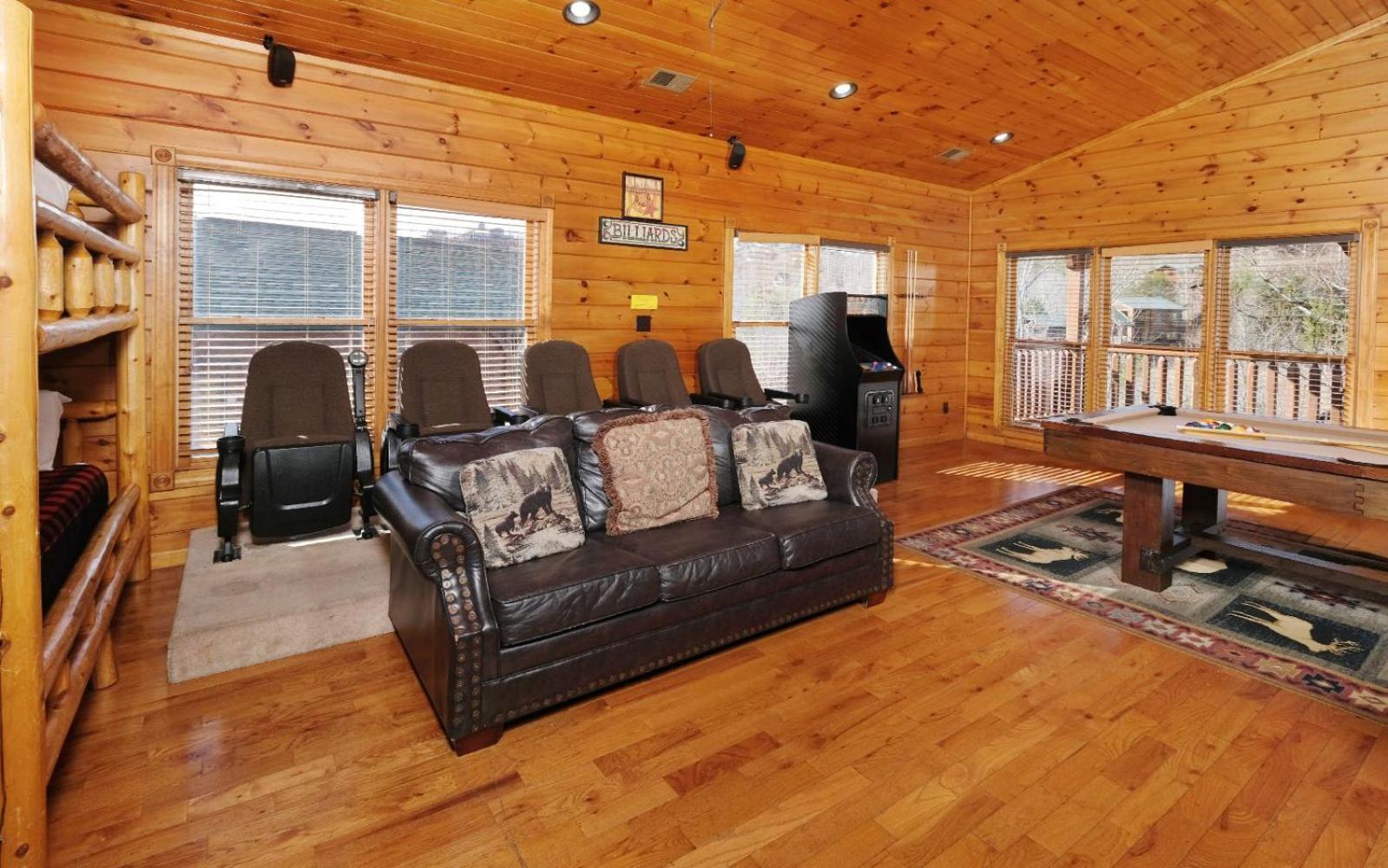 Mountain Getaway And A Theater Villa Gatlinburg