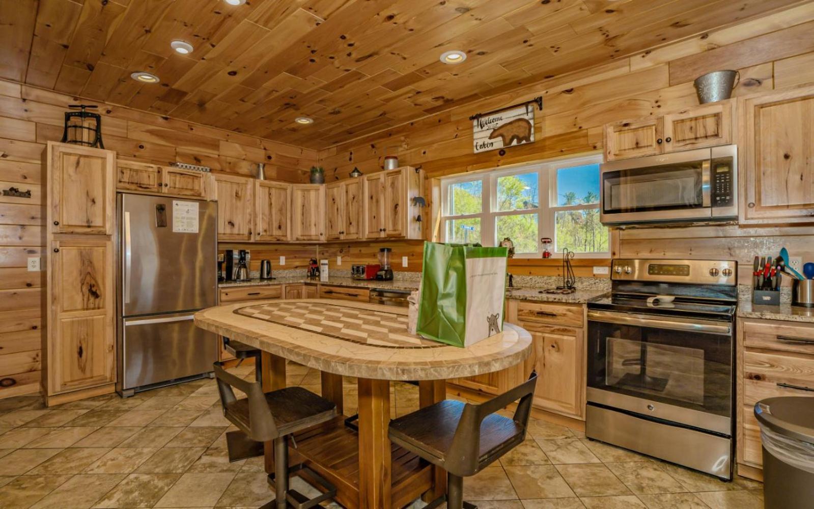 Beartastic Mountain View Villa *