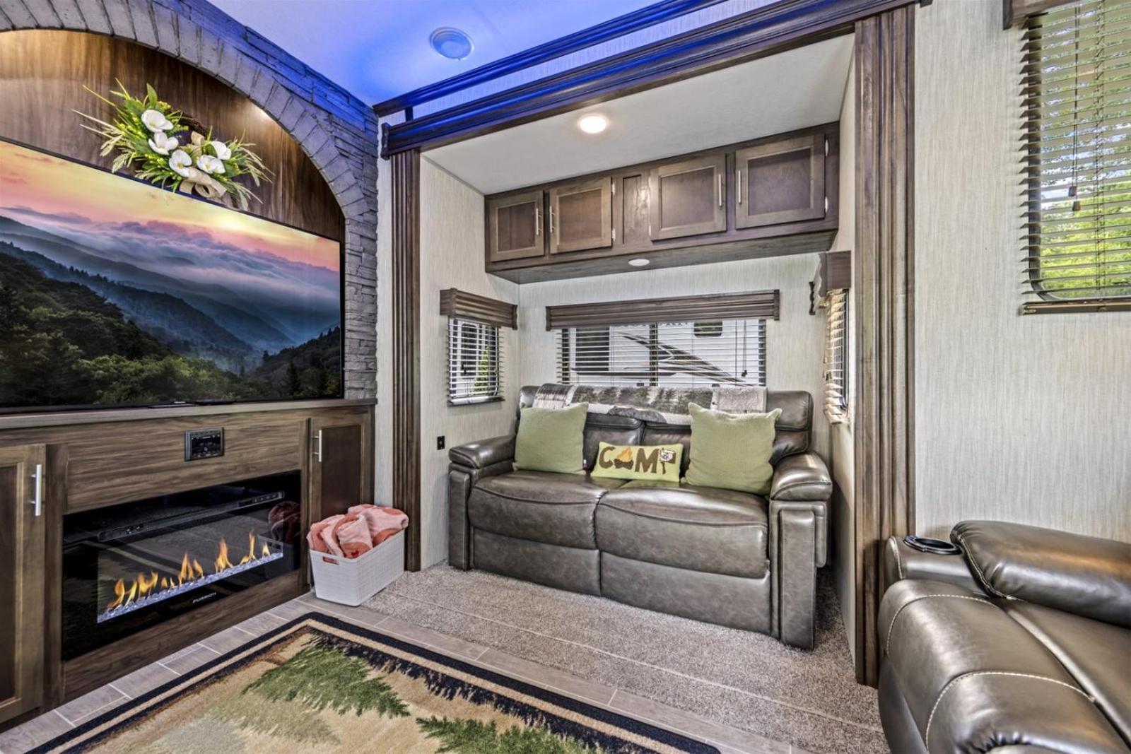 Creekside Glamping Resort- Pool, Fishing Pond, Mini Golf, Game Room, Pet Friendly * Gatlinburg