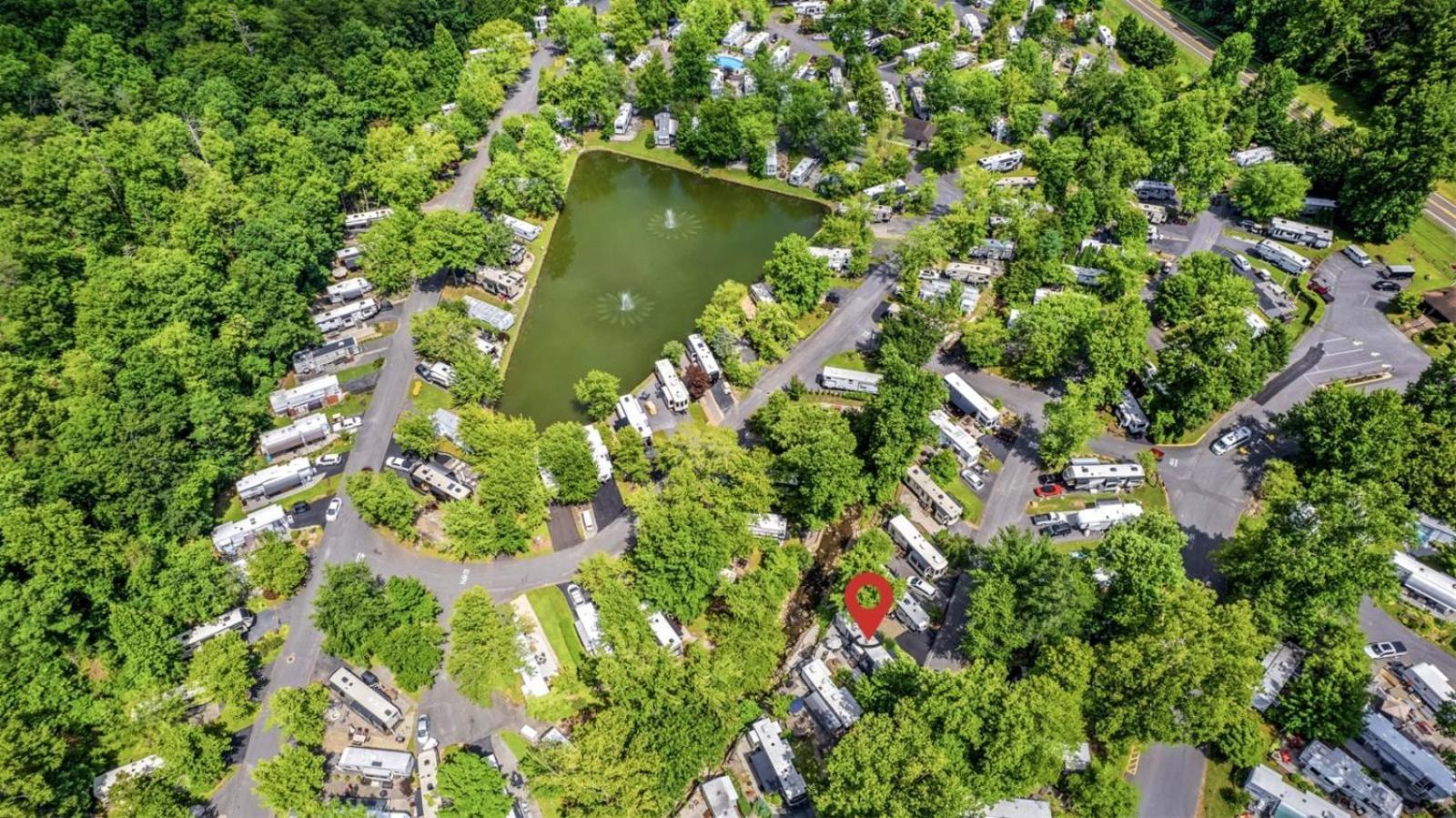Creekside Glamping Resort- Pool, Fishing Pond, Mini Golf, Game Room, Pet Friendly
