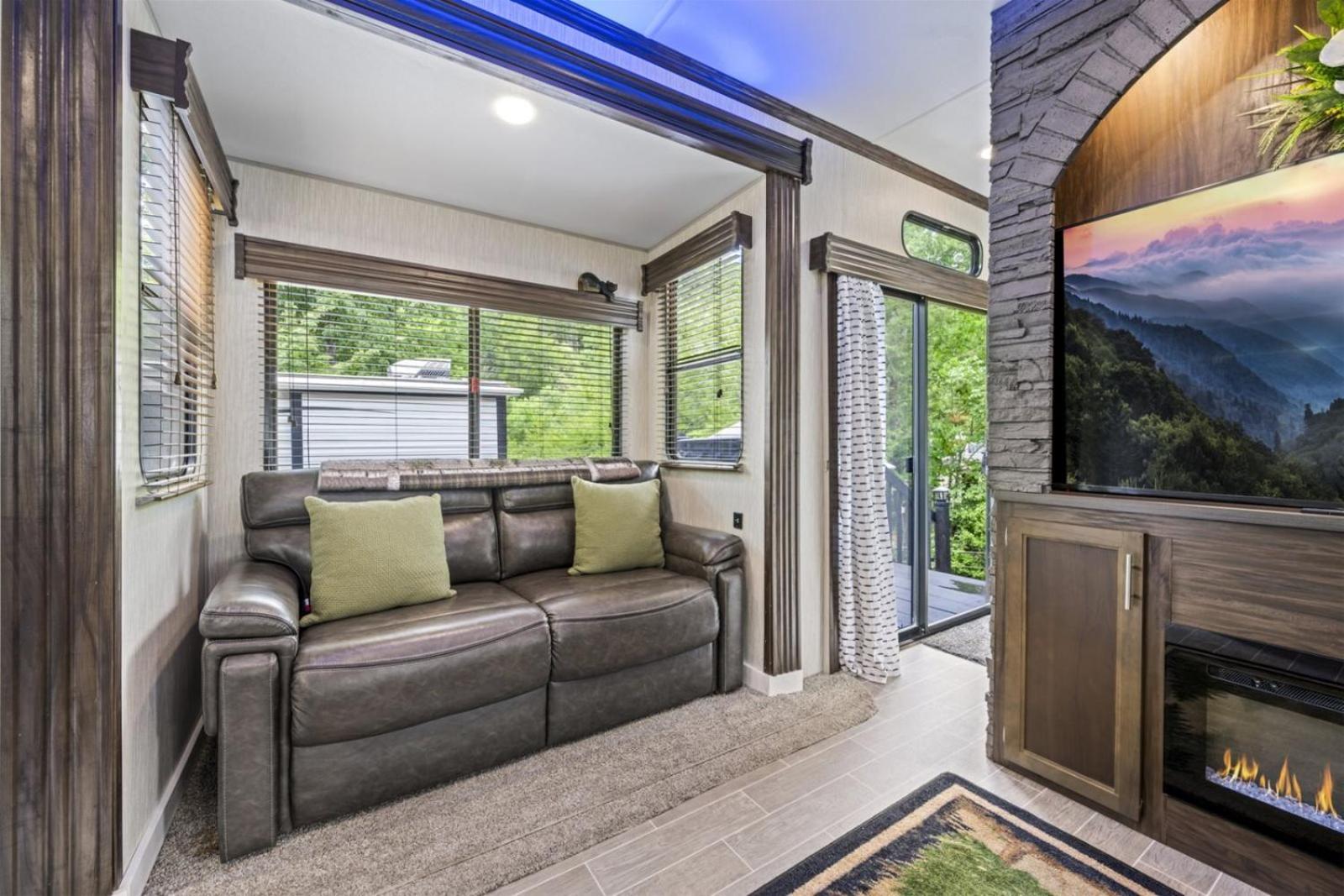 Creekside Glamping Resort- Pool, Fishing Pond, Mini Golf, Game Room, Pet Friendly * Gatlinburg