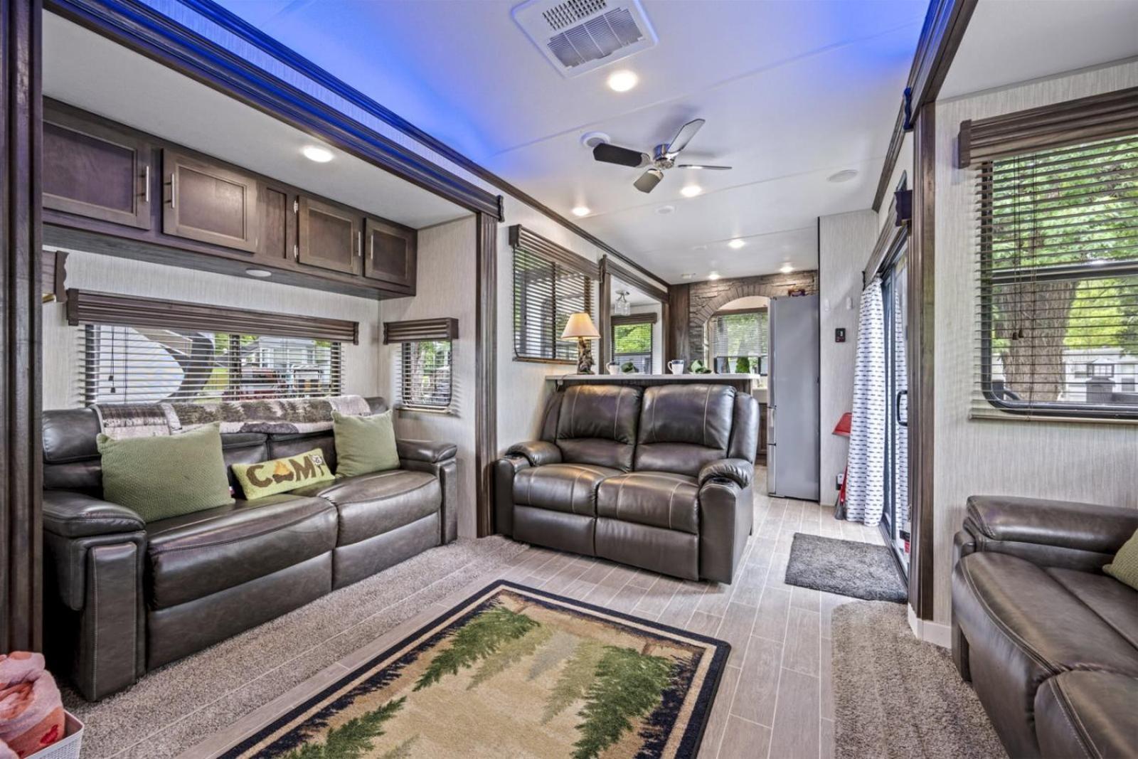 Creekside Glamping Resort- Pool, Fishing Pond, Mini Golf, Game Room, Pet Friendly