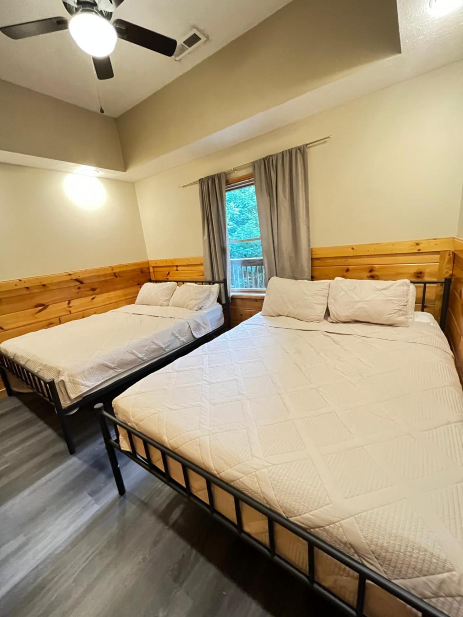 Holiday home Smokey Mountain Retreat, Hot Tub, Game Room, Sleeps 8! *