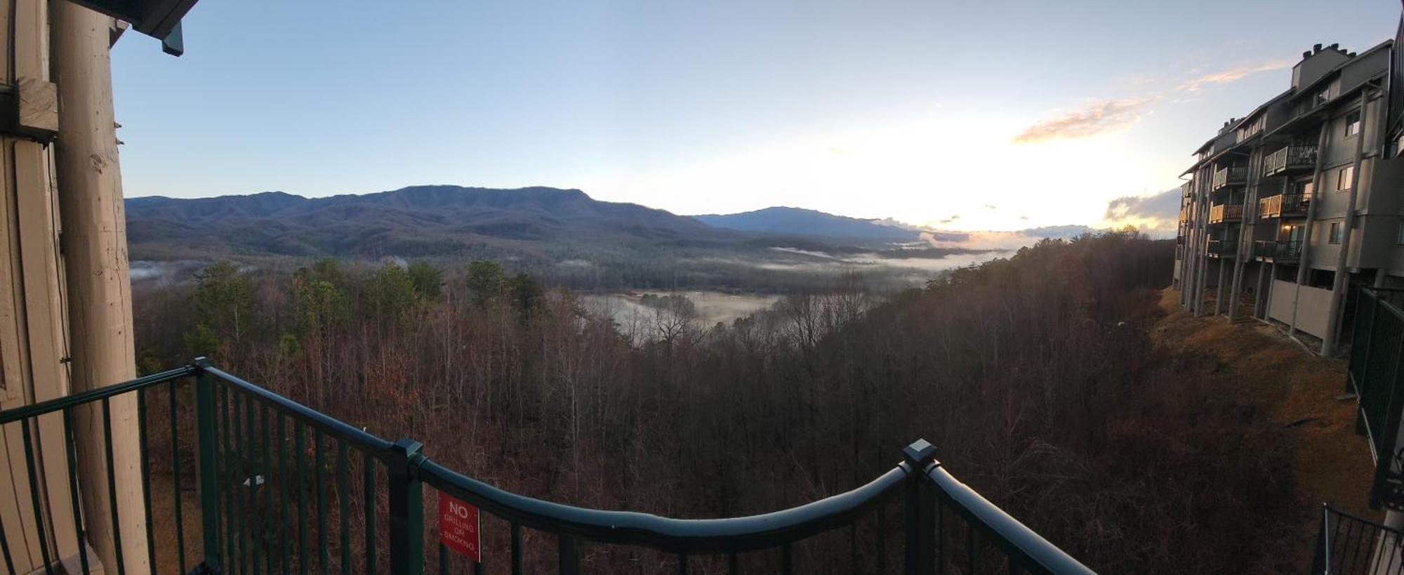 Eagles View, Luxury Living Amazing Mtn Views! Indoor Pool & Gatlinburg