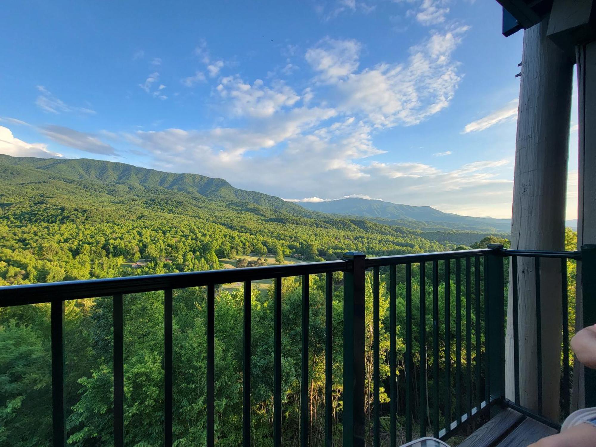 Eagles View, Luxury Living Amazing Mtn Views! Indoor Pool &