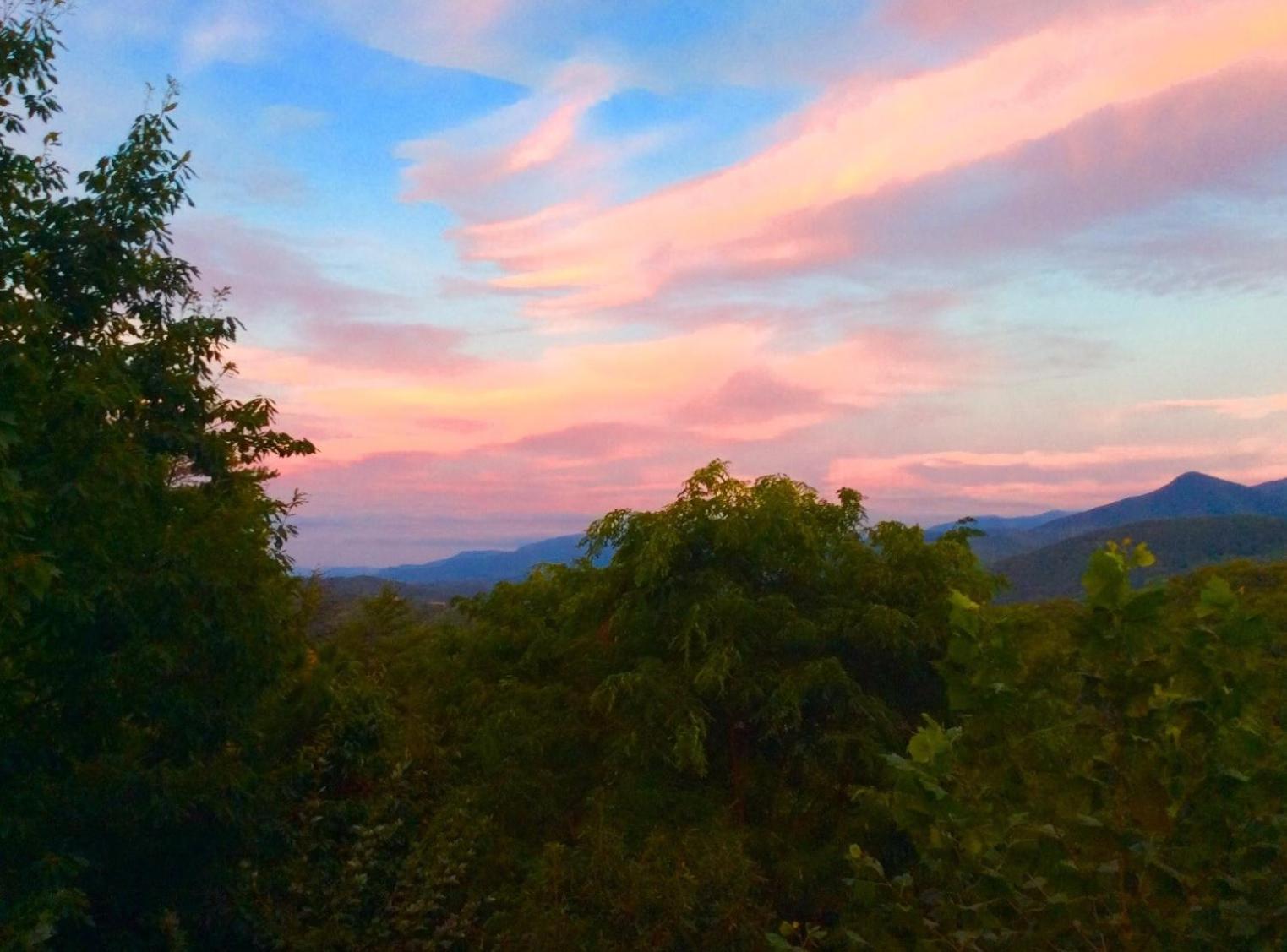 Smoky's Grand View By Stony Brook * Gatlinburg