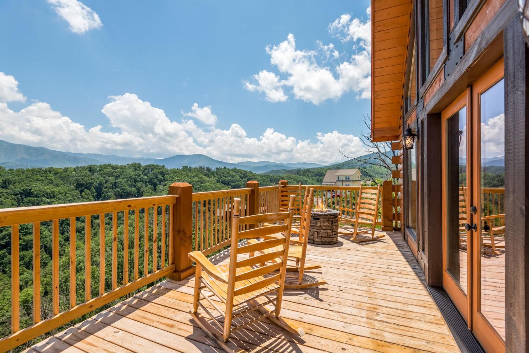 Smoky's Grand View By Stony Brook Gatlinburg