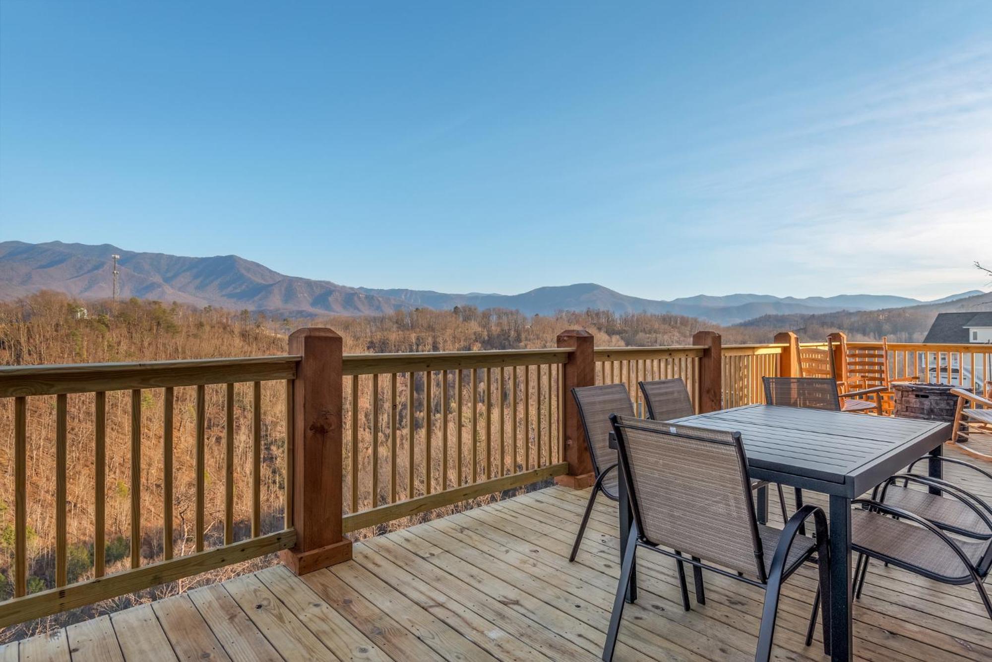 Smoky's Grand View By Stony Brook Gatlinburg
