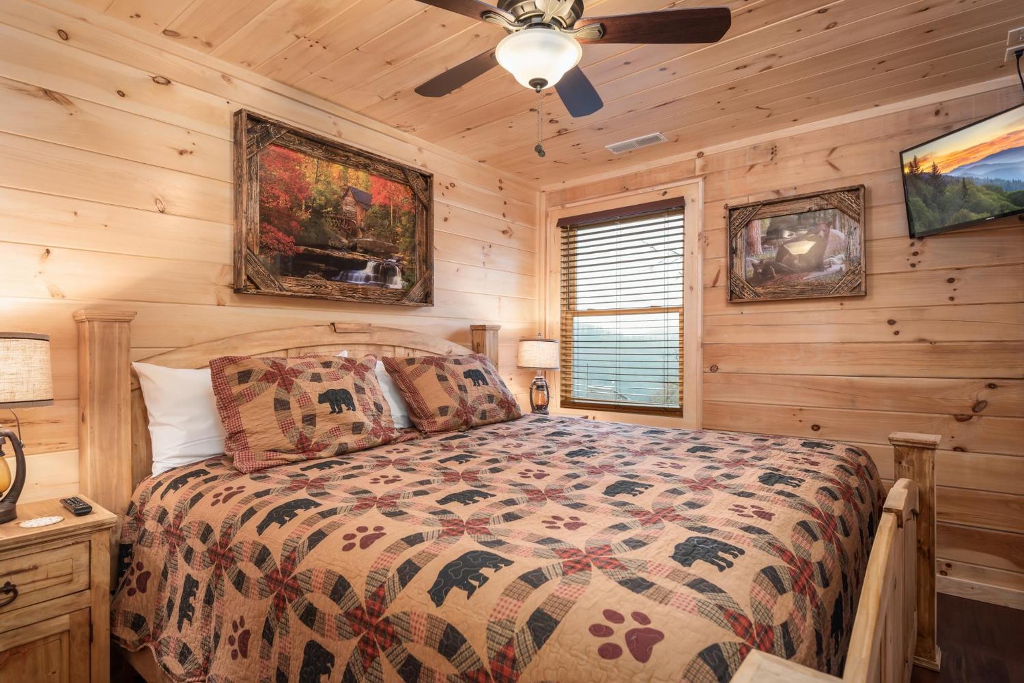 Smoky's Grand View By Stony Brook * Gatlinburg