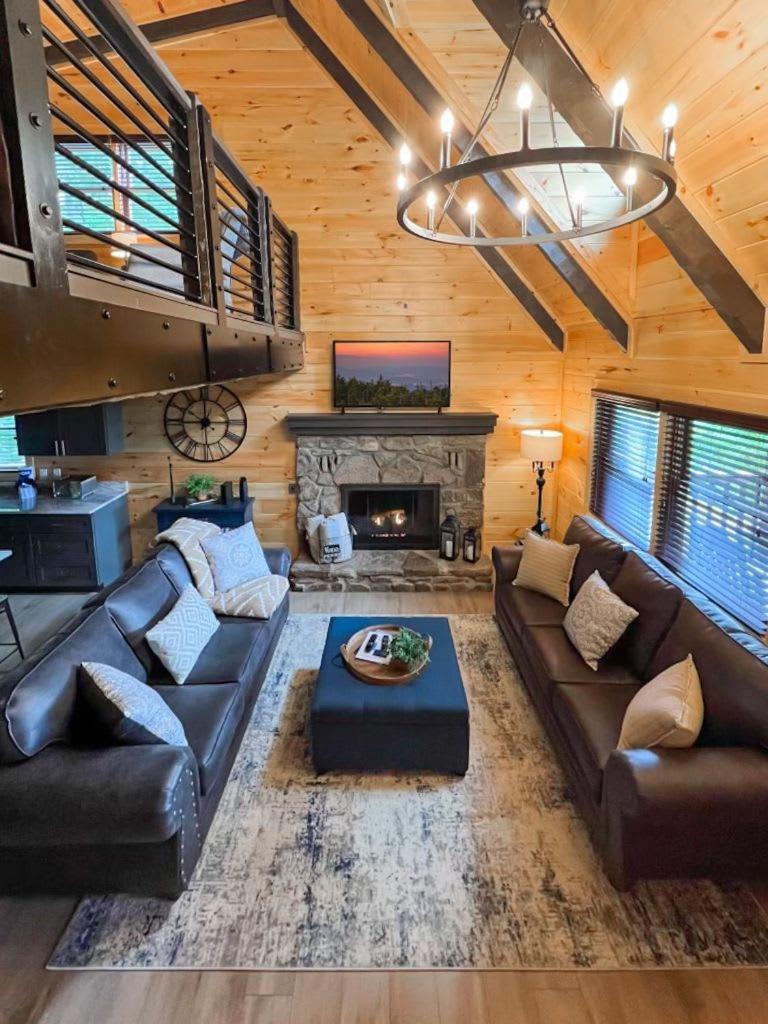 Amazing Views Remodeled 4mi To Dtwn Hottub Firepit