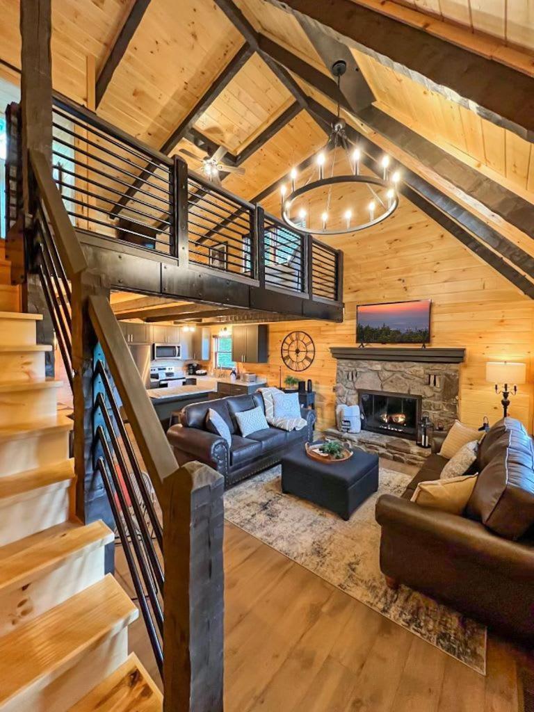 Holiday home Amazing Views Remodeled 4mi To Dtwn Hottub Firepit *