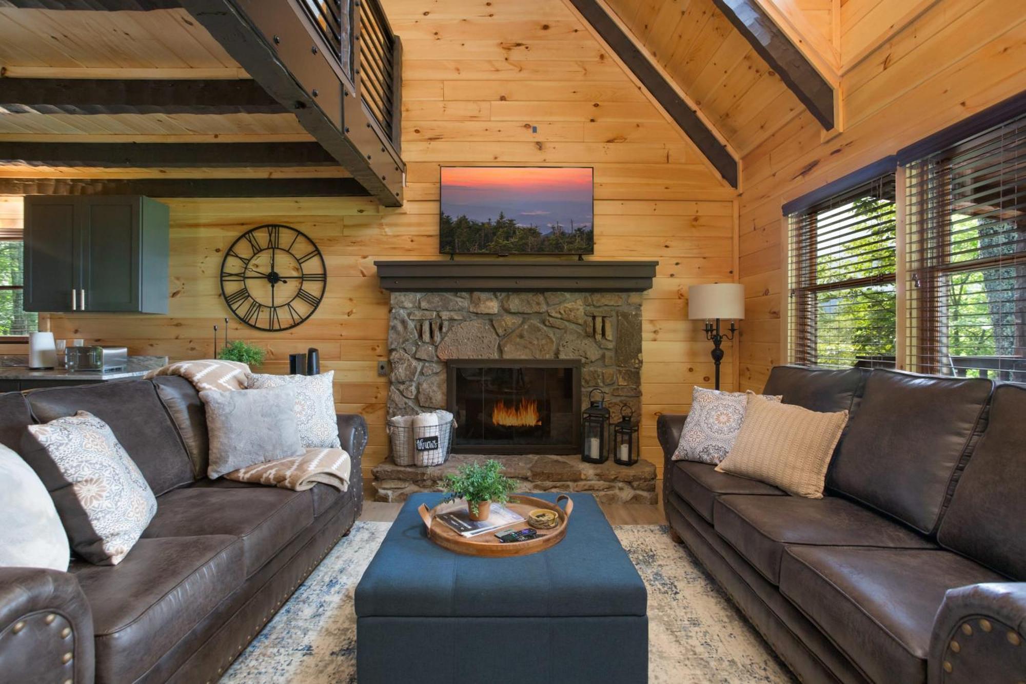 Holiday home Amazing Views Remodeled 4mi To Dtwn Hottub Firepit *