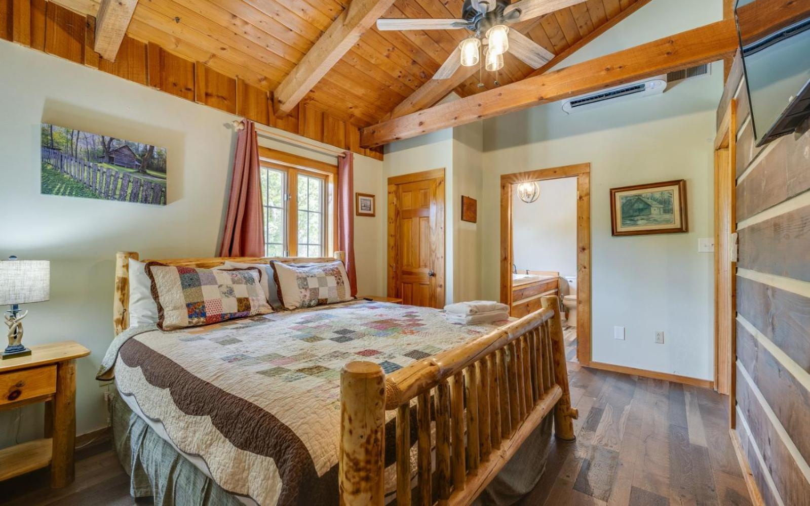 Hand Hewn Hideaway * Gatlinburg