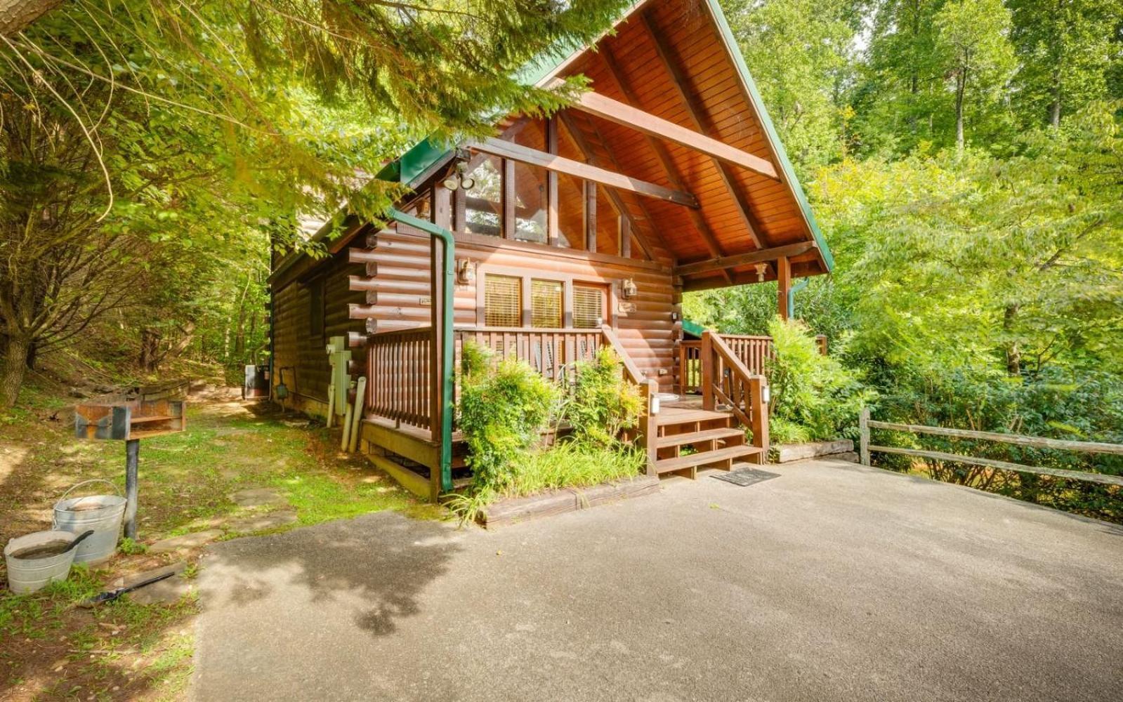 Hugs N Kisses Pool Table Hot Tub Pool Table Community Pool Close To Downtown Holiday home