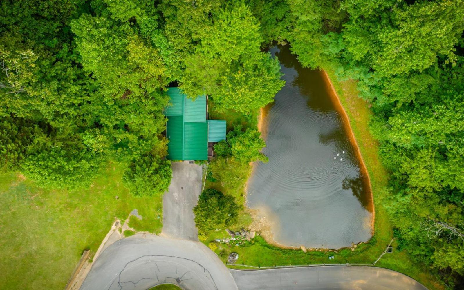 Hugs N Kisses Pool Table Hot Tub Pool Table Community Pool Close To Downtown Holiday home Gatlinburg