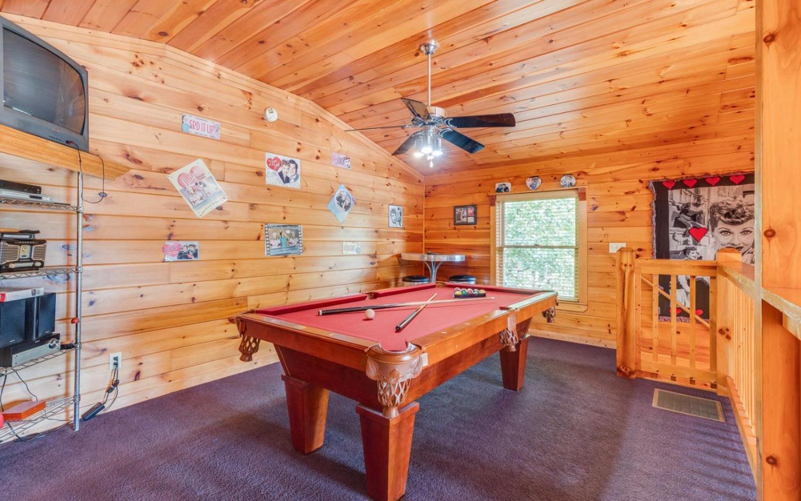 Hugs N Kisses Pool Table Hot Tub Pool Table Community Pool Close To Downtown Holiday home Gatlinburg