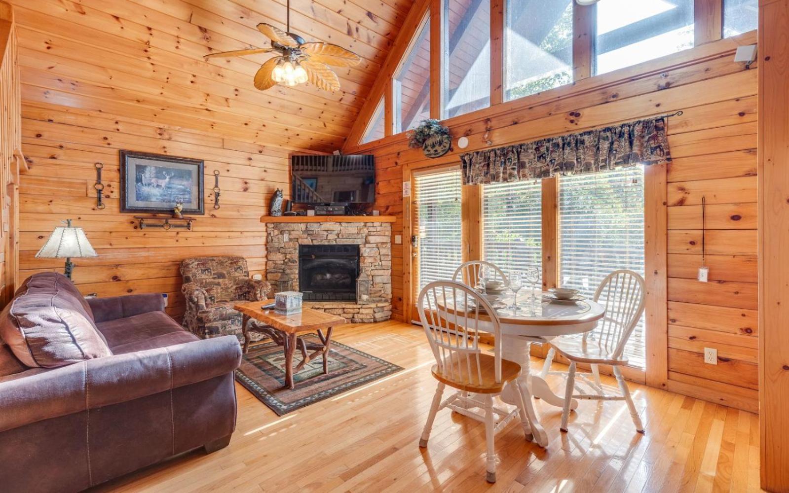 Hugs N Kisses Pool Table Hot Tub Pool Table Community Pool Close To Downtown Holiday home