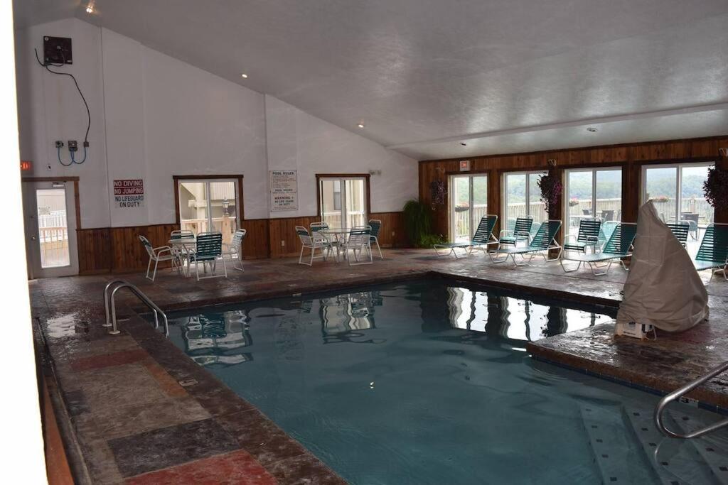 Cozy Cub, Breath Taking Mtn Views, Indoor Pool *