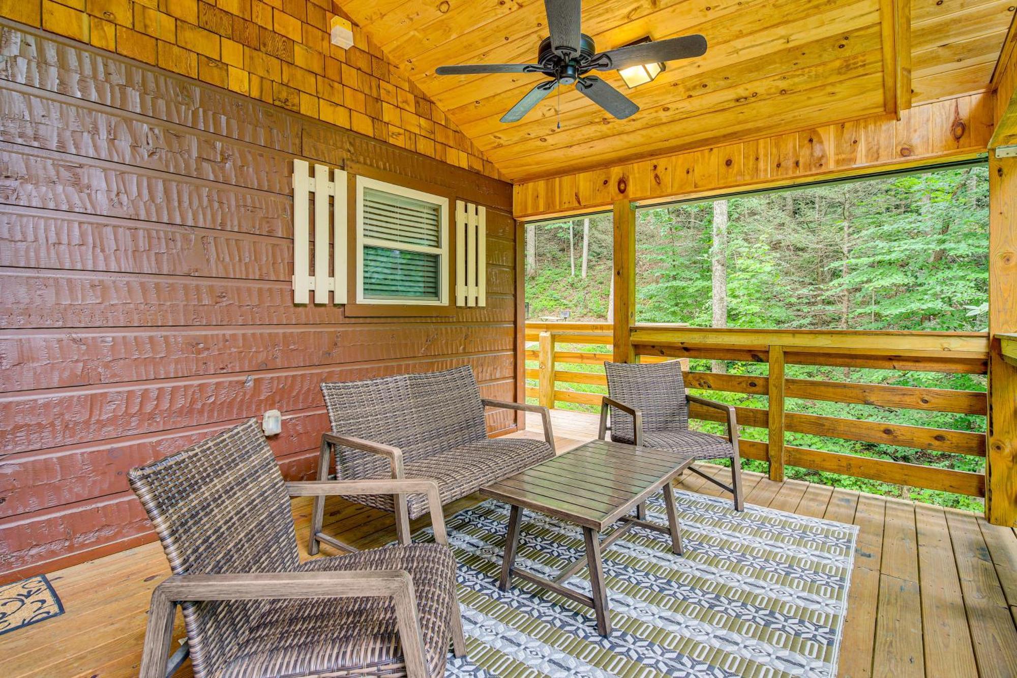 Pet-friendly About 2 Mi To Downtown! Holiday home *