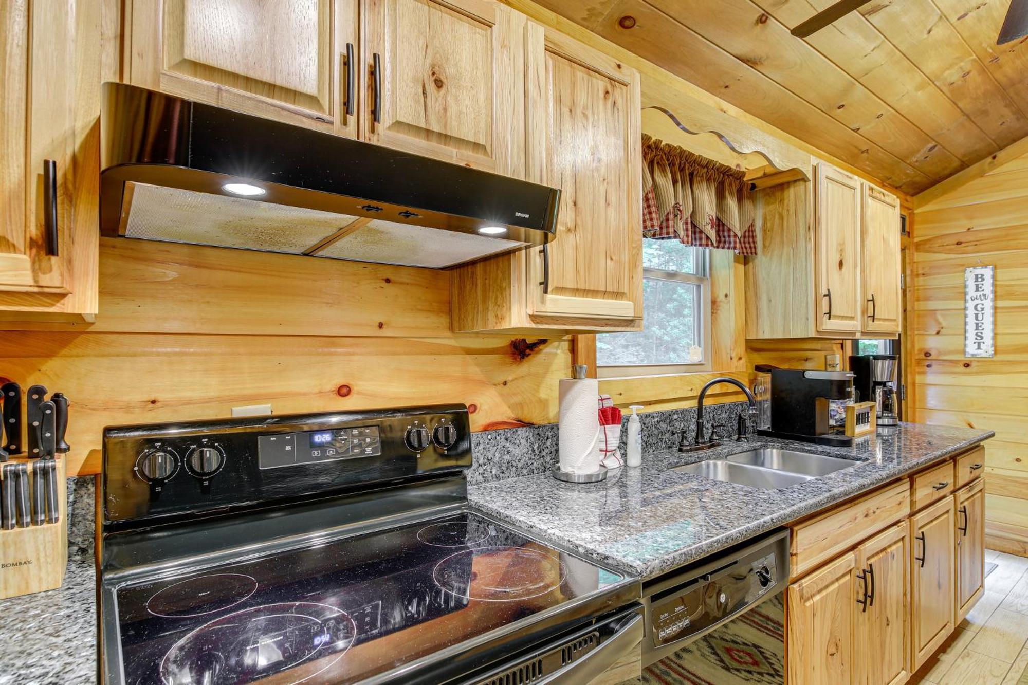 Pet-friendly About 2 Mi To Downtown! *