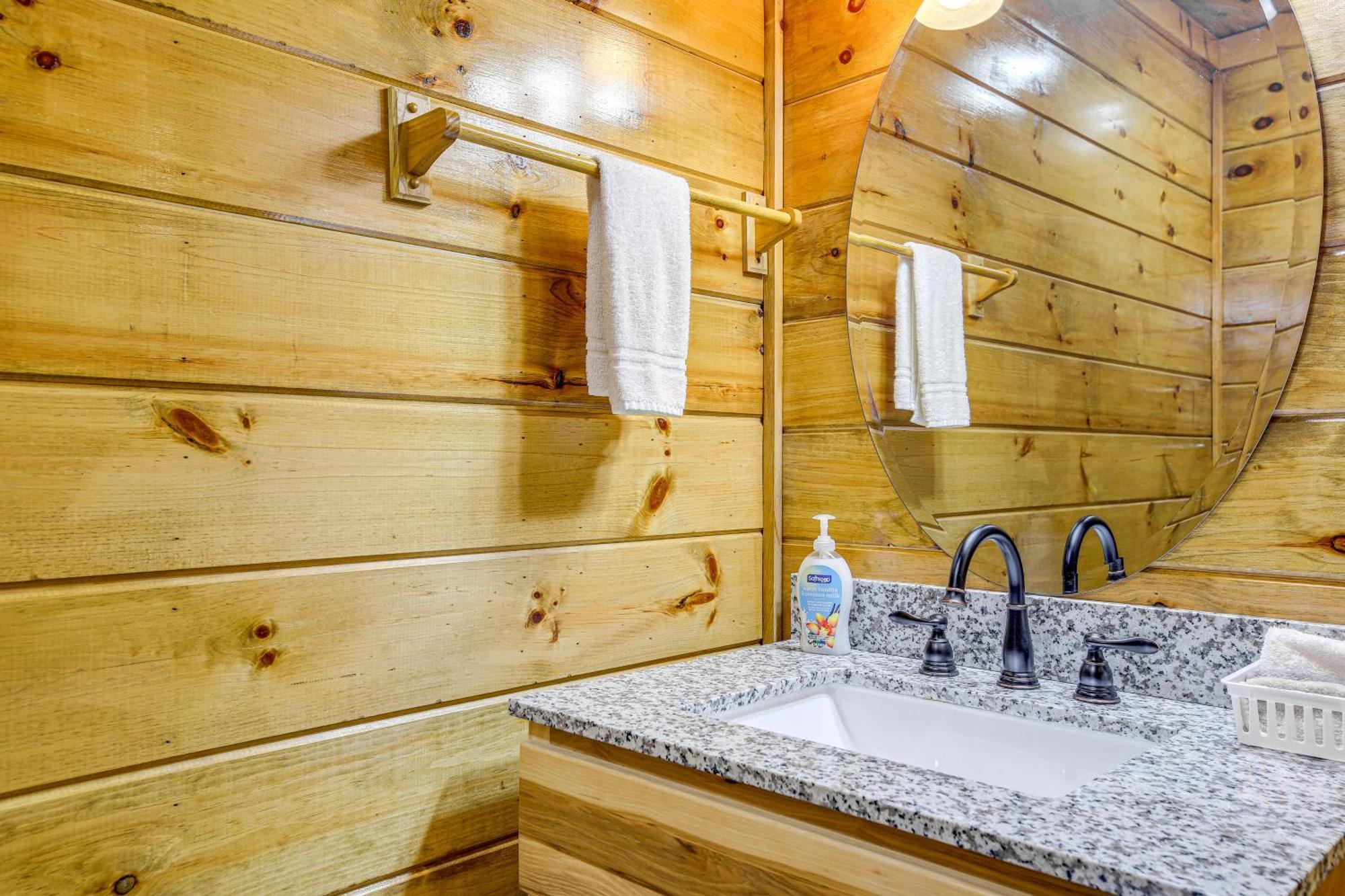 Pet-friendly About 2 Mi To Downtown! Holiday home Gatlinburg